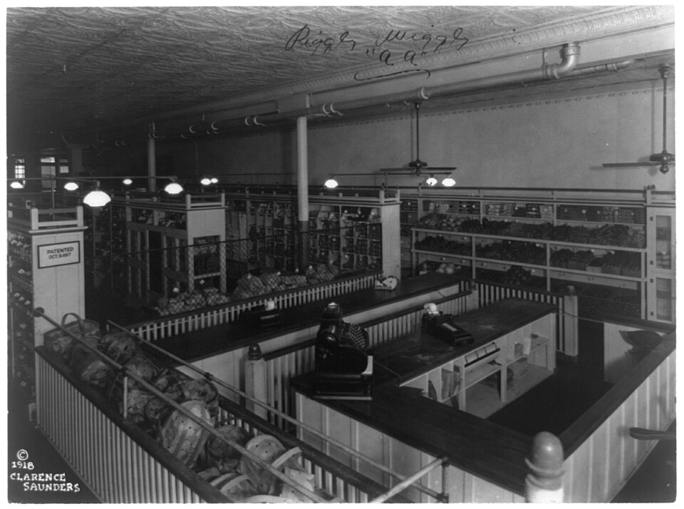 1918年の食料品店のレジカウンター