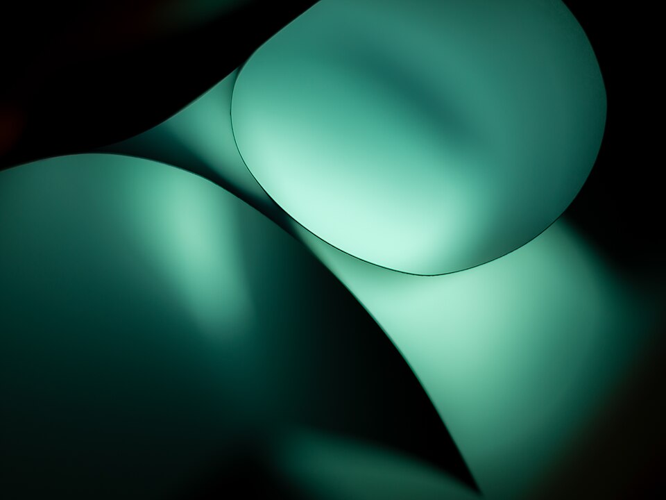重なり合う紙のふち