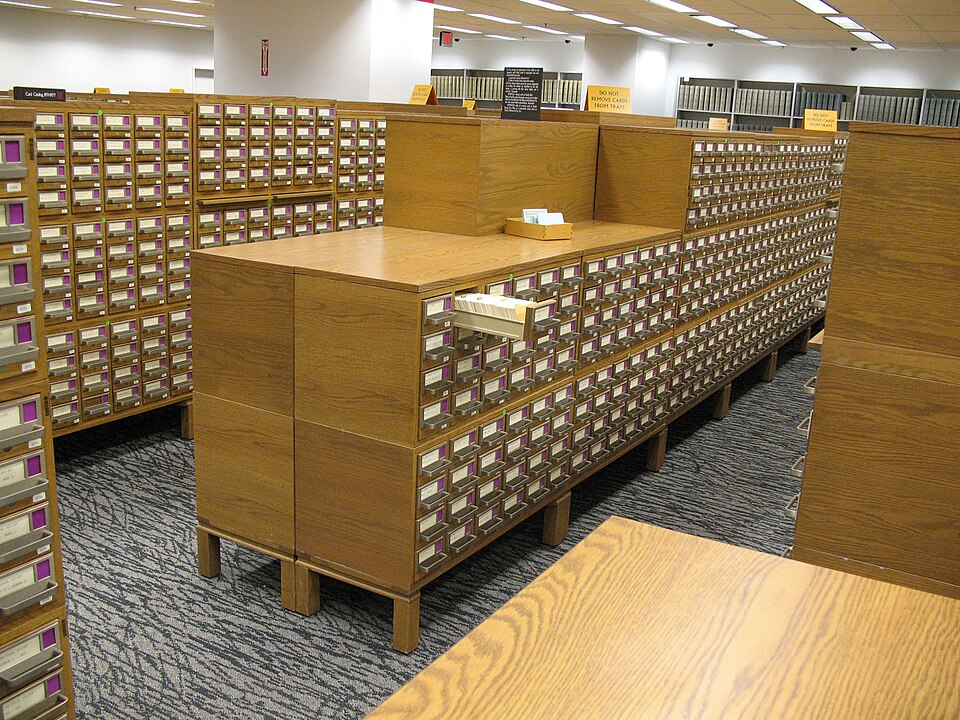 図書館のカード目録の引き出し
