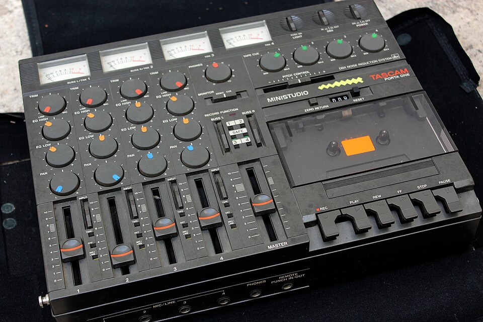 カセットテープレコーダー